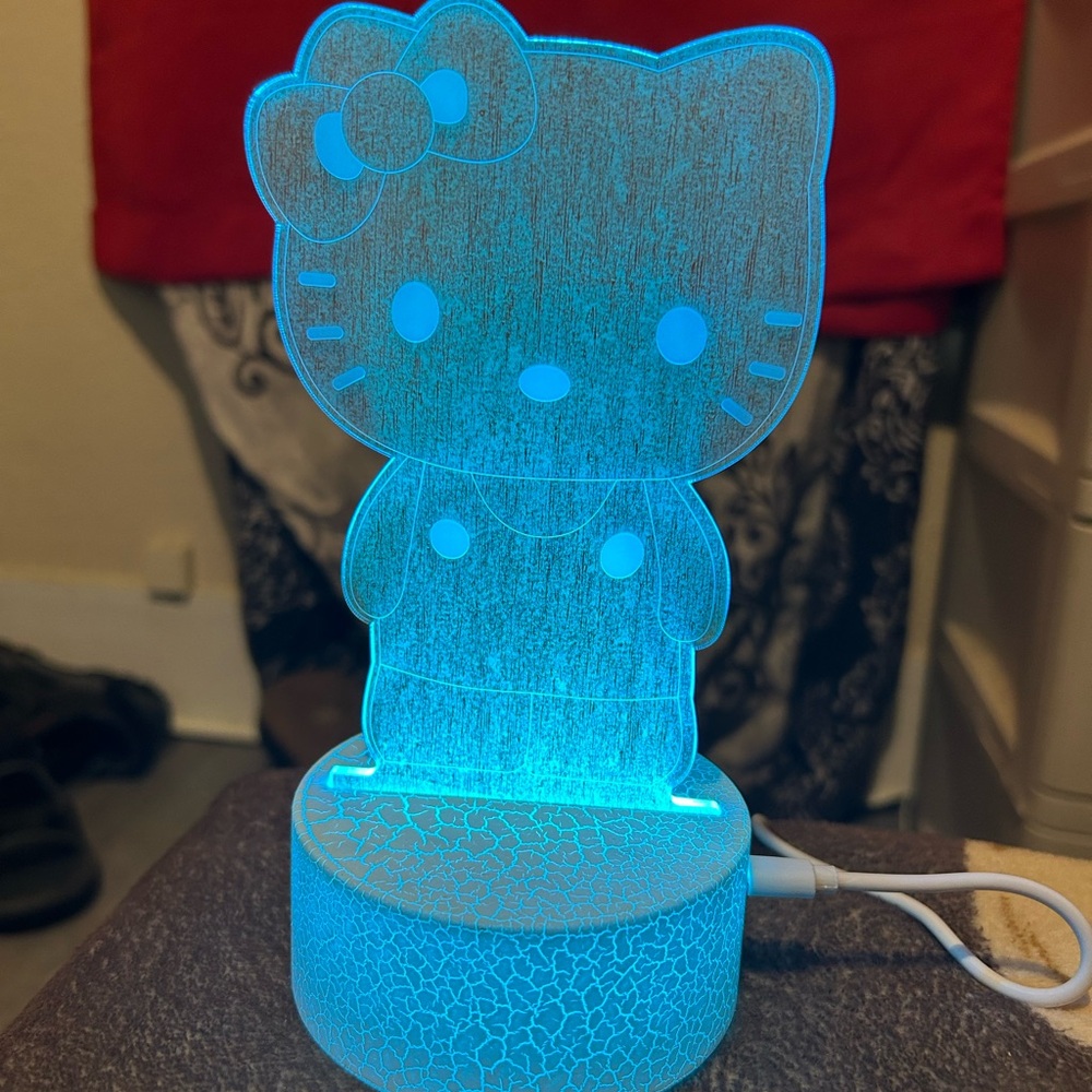 New in Box 3-D Colorful Multicolored Hello Kitty USB Light Decor